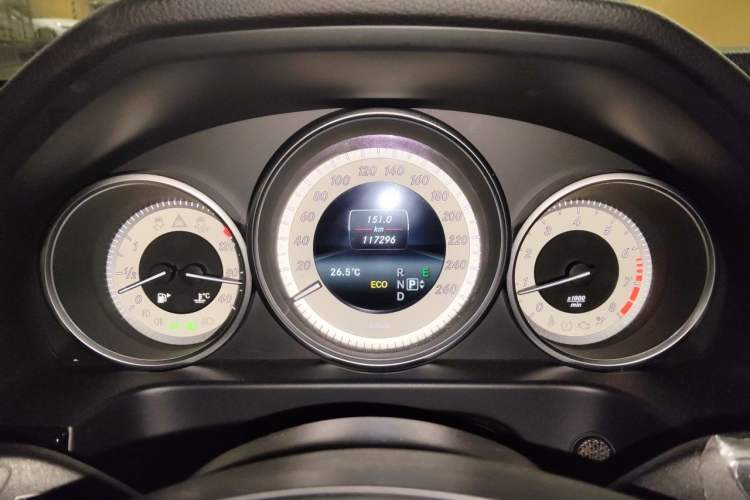 Used Mercedes-Benz E-Class 2015 E 200 L Sport Edition Odometer Close Up
