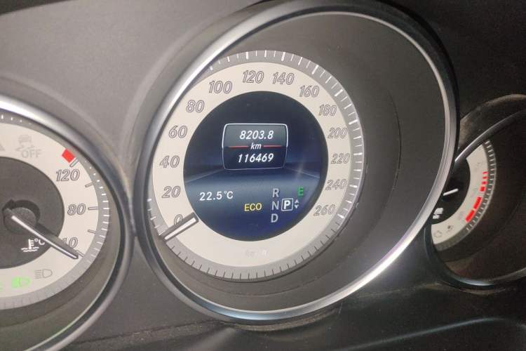Used Mercedes-Benz E-Class 2015 Facelift E 200 L Sport Edition Odometer Close Up