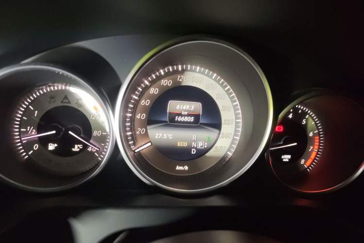 Used Mercedes-Benz E-Class 2015 E 260 L Sport & Fashion Model Odometer Close Up