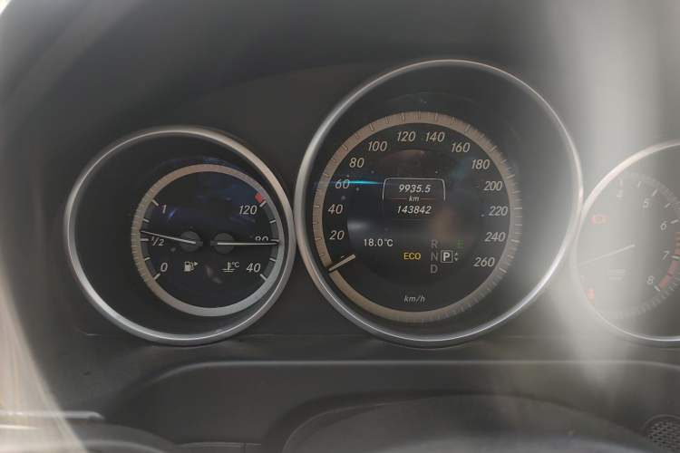 Used Mercedes-Benz E-Class 2015 E 200 L Odometer Close Up