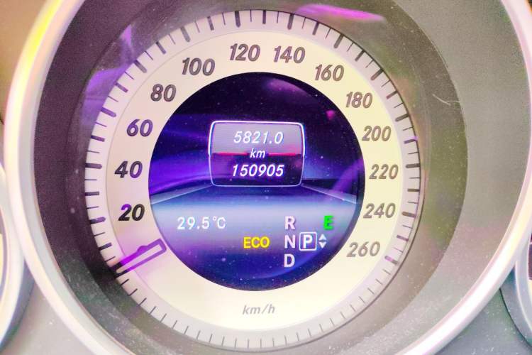Used Mercedes-Benz E-Class 2015 E 180 L Sport Edition Odometer Close Up