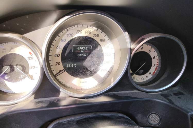 Used Mercedes-Benz E-Class 2015 E 260 L Sport Edition Odometer Close Up