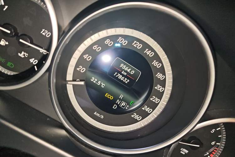 Used Mercedes-Benz E-Class 2015 Revised E 260 L Odometer Close Up