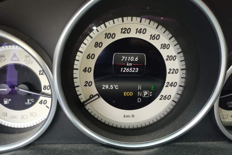 Used Mercedes-Benz E-Class 2015 E 260 L Sport Edition Odometer Close Up