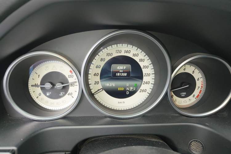 Used Mercedes-Benz E-Class 2015 E 260 L Sport Edition Odometer Close Up