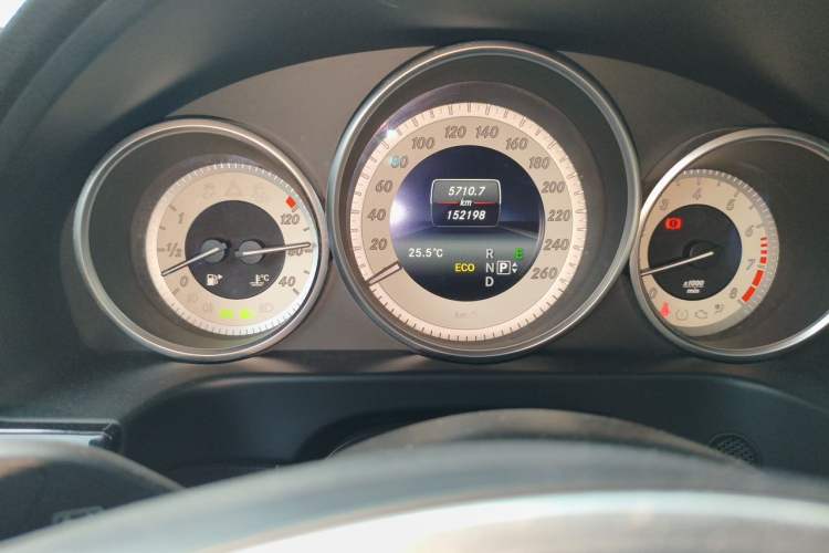 Used Mercedes-Benz E-Class 2015 Facelift E 200 L Sport Edition Odometer Close Up
