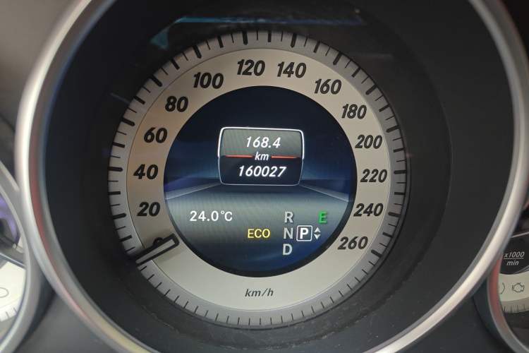 Used Mercedes-Benz E-Class 2015 Revised E 260 L Odometer Close Up