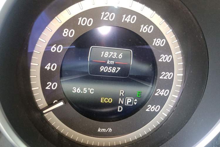 Used Mercedes-Benz E-Class 2015 E 200 L Odometer Close Up