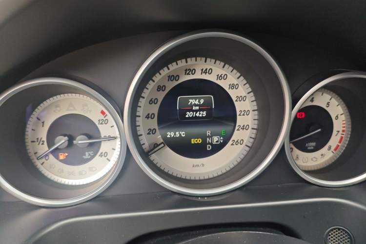 Used Mercedes-Benz E-Class 2015 Facelift E 200 L Sport Edition Odometer Close Up