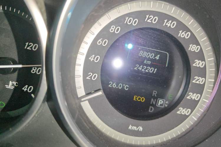 Used Mercedes-Benz E-Class 2015 E 200 L Odometer Close Up
