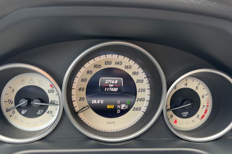 Used Mercedes-Benz E-Class 2015 E 260 L Sport Edition Odometer Close Up