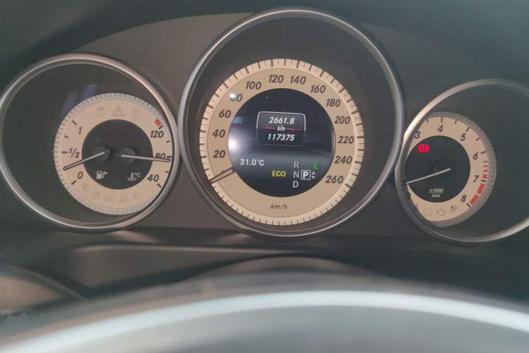 Used Mercedes-Benz E-Class 2015 E 260 L Sport Edition Odometer Close Up