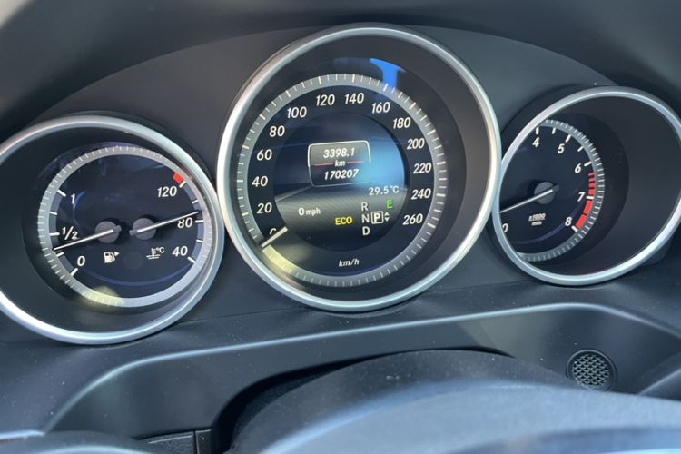 Used Mercedes-Benz E-Class 2015 Facelift E 200 L Odometer Close Up