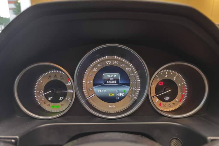 Used Mercedes-Benz E-Class 2015 Facelift E 200 L Sport Edition Odometer Close Up