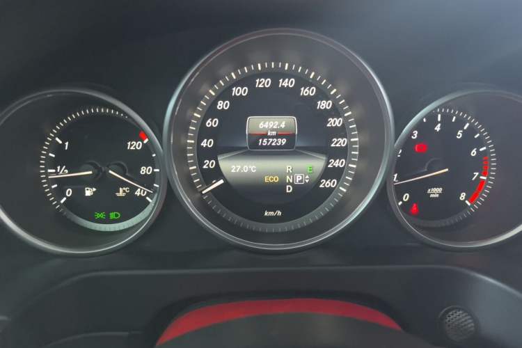 Used Mercedes-Benz E-Class 2015 Facelift E 200 L Odometer Close Up