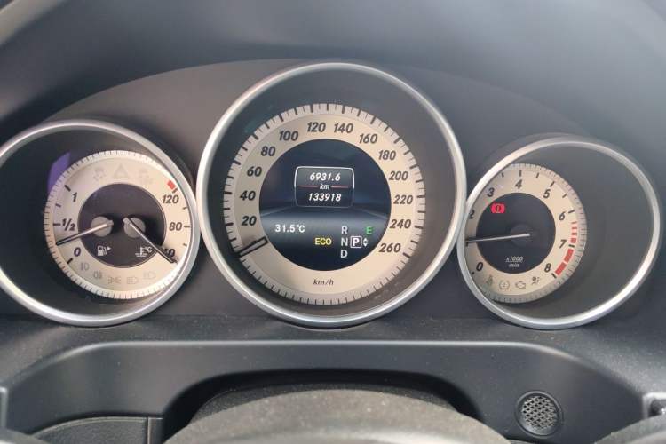 Used Mercedes-Benz E-Class 2015 E 260 L Sport Edition Odometer Close Up