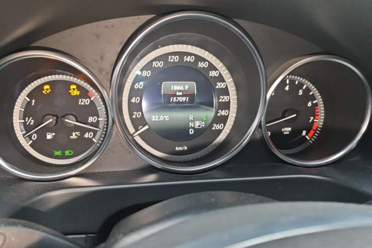 Used Mercedes-Benz E-Class 2015 E 200 L Odometer Close Up