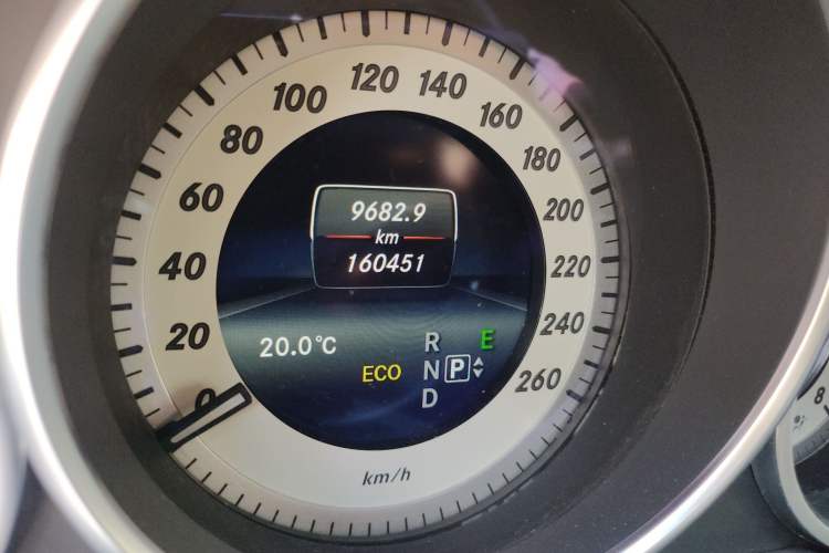 Used Mercedes-Benz E-Class 2015 E 260 L Sport Edition Odometer Close Up