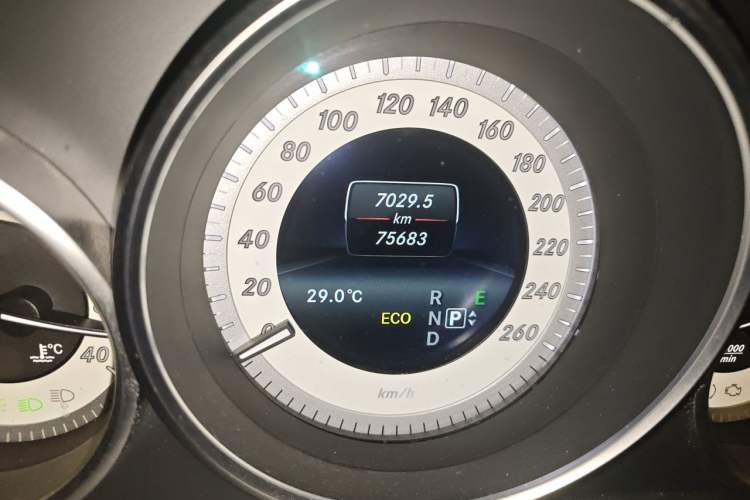 Used Mercedes-Benz E-Class 2015 E 260 L Sport Edition Odometer Close Up