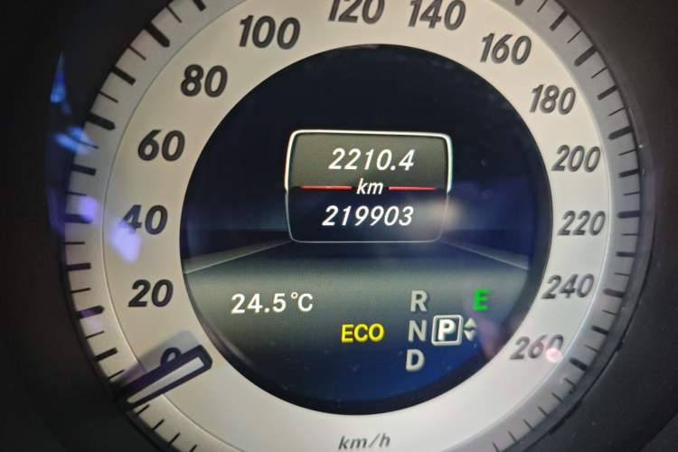 Used Mercedes-Benz E-Class 2015 E 260 L Sport & Fashion Model Odometer Close Up