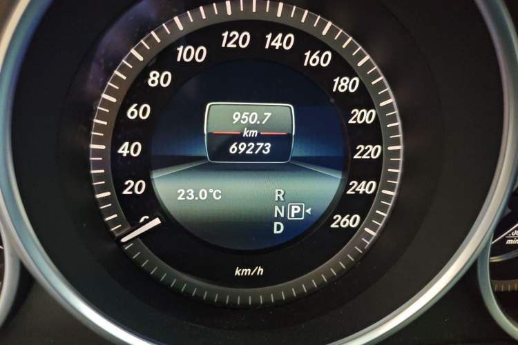 Used Mercedes-Benz E-Class 2015 E 200 L Odometer Close Up