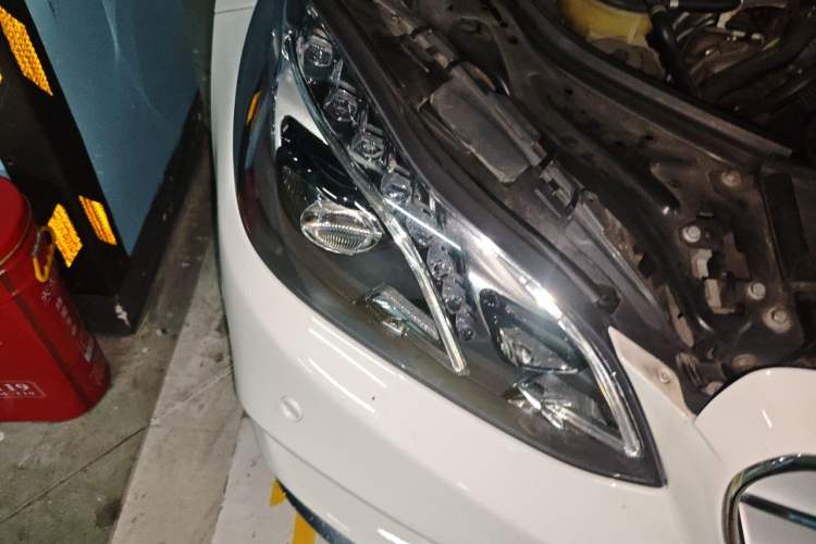 Used Mercedes-Benz E-Class 2015 E 260 L Sport Luxury Model Right Front Headlight