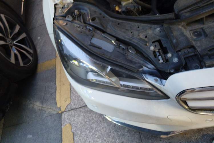 Used Mercedes-Benz E-Class 2015 Revised E 260 L Sporty and Stylish Edition Right Front Headlight