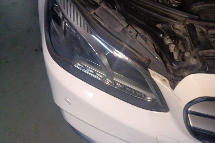 Used Mercedes-Benz E-Class 2015 E 320 L Sport 4MATIC Right Front Headlight