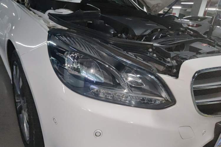 Used Mercedes-Benz E-Class 2015 E 260 L Sport Edition Right Front Headlight