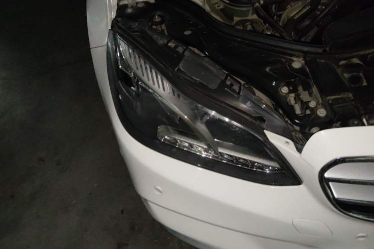 Used Mercedes-Benz E-Class 2015 E 260 L Sport Edition Right Front Headlight