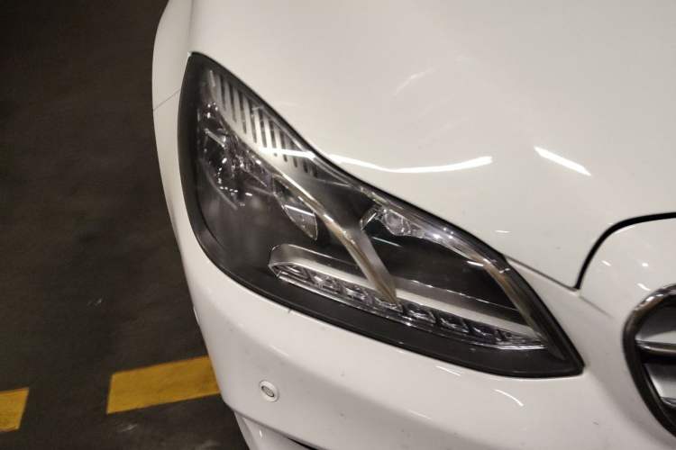 Used Mercedes-Benz E-Class 2015 E 200 L Sport Edition Right Front Headlight