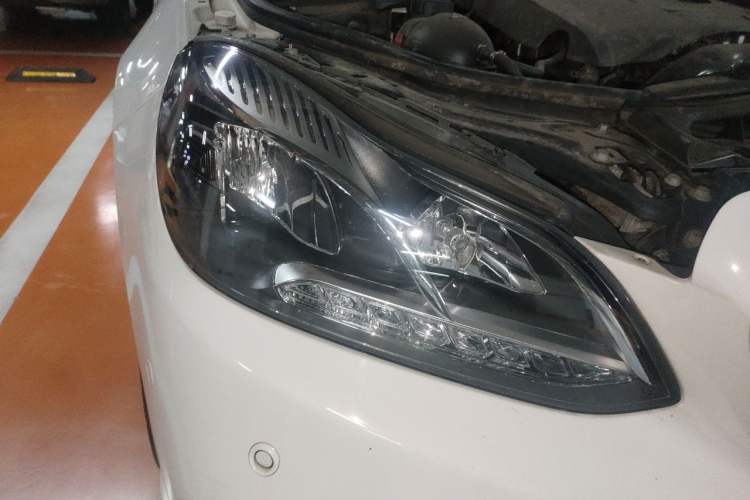 Used Mercedes-Benz E-Class 2015 Facelift E 200 L Sport Edition Right Front Headlight