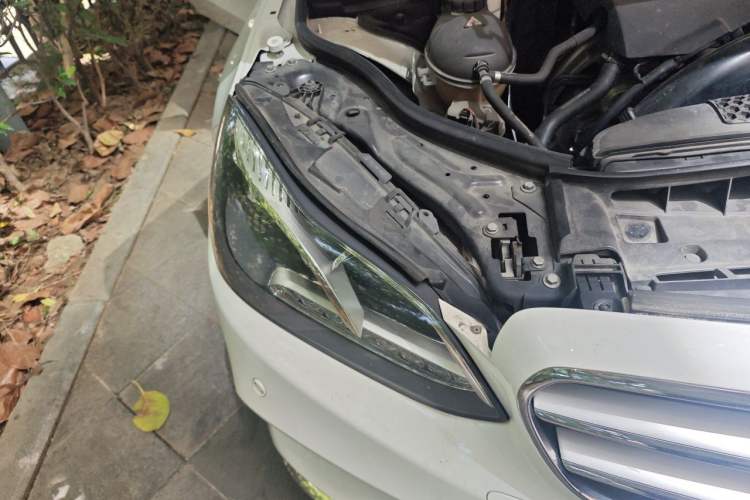 Used Mercedes-Benz E-Class 2015 Revised E 260 L Sporty and Stylish Edition Right Front Headlight