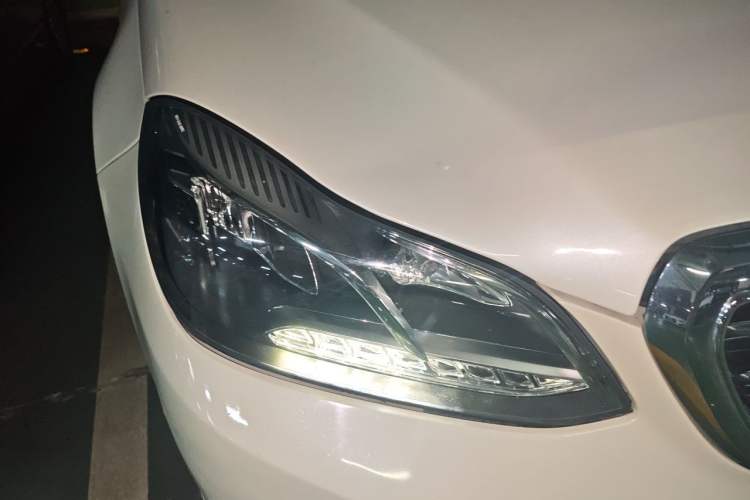 Used Mercedes-Benz E-Class 2015 Revised E 260 L Right Front Headlight