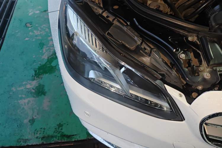 Used Mercedes-Benz E-Class 2015 Restyled E 260 L Sport Edition Right Front Headlight