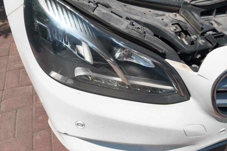 Used Mercedes-Benz E-Class 2015 E 260 L Sport & Fashion Model Right Front Headlight