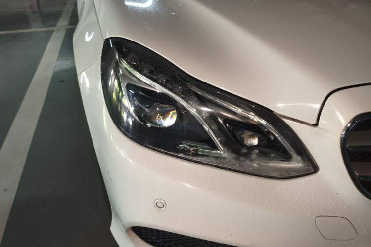 Used Mercedes-Benz E-Class 2015 E 260 L Sport & Fashion Model Right Front Headlight