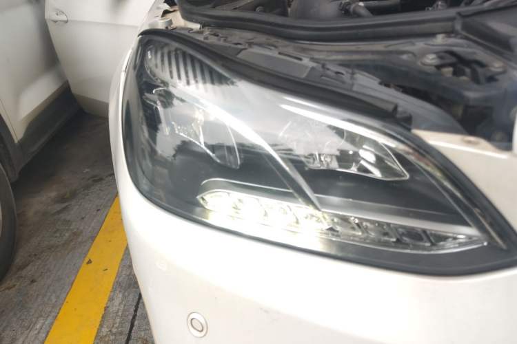 Used Mercedes-Benz E-Class 2015 E 260 L Sport Edition Right Front Headlight