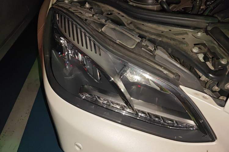Used Mercedes-Benz E-Class 2015 Facelift E 200 L Sport Edition Right Front Headlight