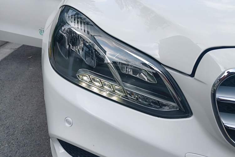 Used Mercedes-Benz E-Class 2015 E 260 L Sport Edition Right Front Headlight