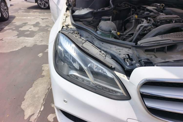 Used Mercedes-Benz E-Class 2015 Revised E 260 L Sporty and Stylish Edition Right Front Headlight