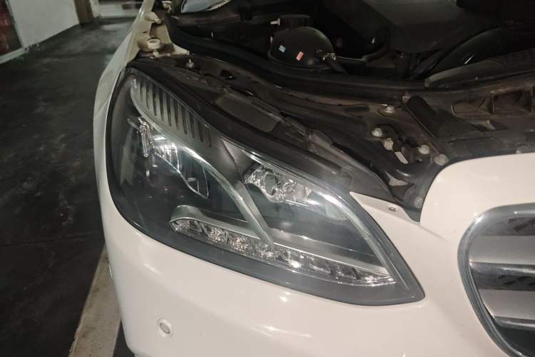 Used Mercedes-Benz E-Class 2015 Restyled E 260 L Sport Edition Right Front Headlight