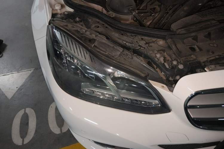 Used Mercedes-Benz E-Class 2015 E 180 L Right Front Headlight