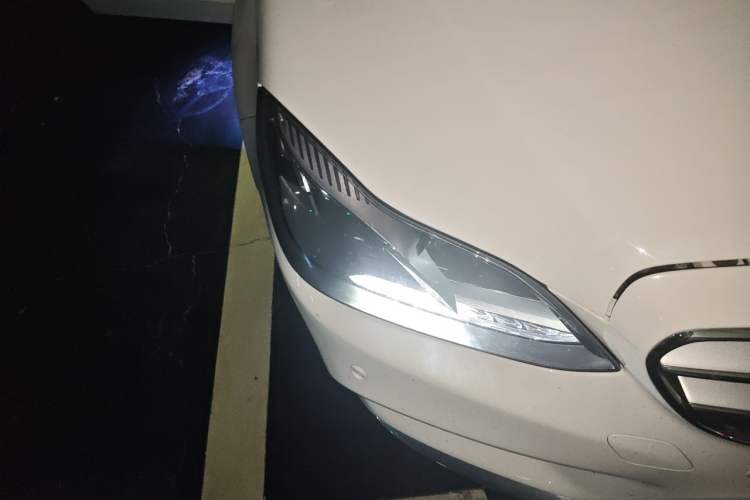 Used Mercedes-Benz E-Class 2015 E 260 L Sport Edition Right Front Headlight