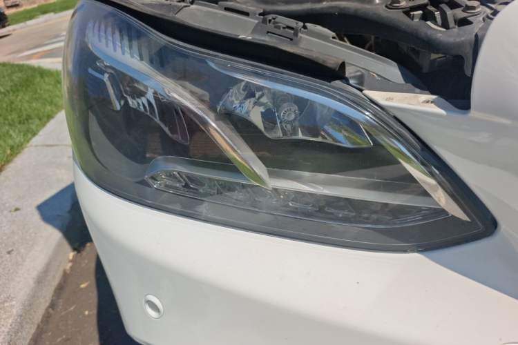 Used Mercedes-Benz E-Class 2015 E 260 L Sport & Fashion Model Right Front Headlight