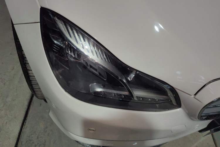 Used Mercedes-Benz E-Class 2015 E 260 L Sport Edition Right Front Headlight