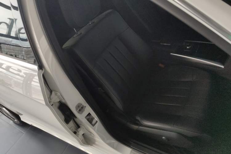 Used Mercedes-Benz E-Class 2015 Restyled E 260 L Sport Edition Right Front Seat