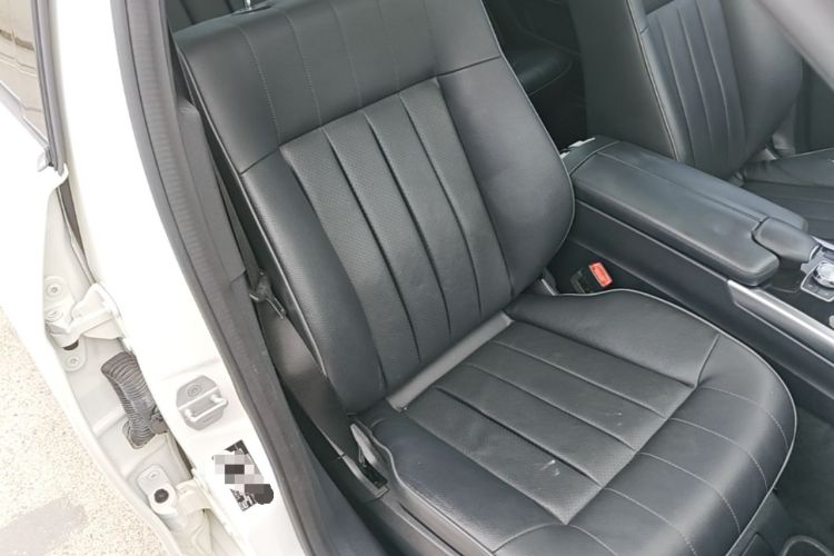 Used Mercedes-Benz E-Class 2015 E 260 L Sport & Fashion Model Right Front Seat