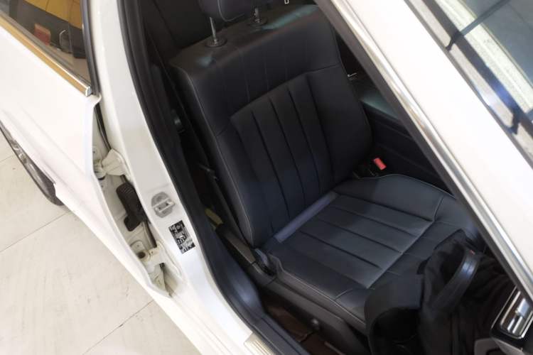 Used Mercedes-Benz E-Class 2015 Facelift E 200 L Sport Edition Right Front Seat