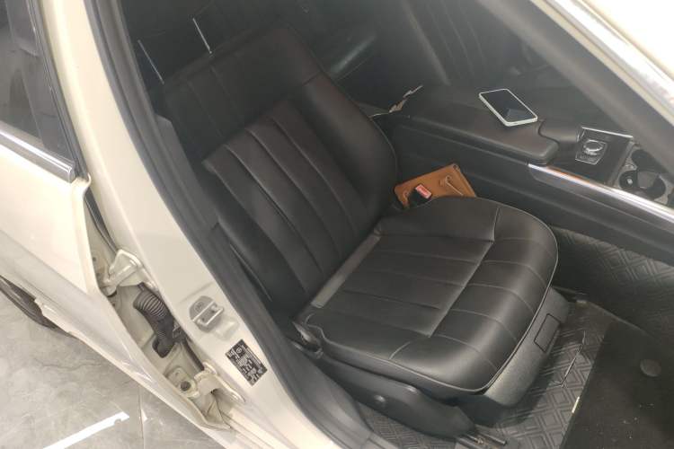Used Mercedes-Benz E-Class 2015 Facelift E 200 L Sport Edition Right Front Seat